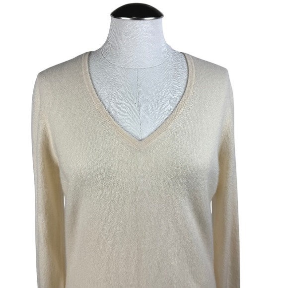 Charter Club Women's Sweater M Ivory Cashmere V-Neck Pullover Long Sleeve Top - Picture 2 of 7